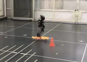 Leo robot skateboard