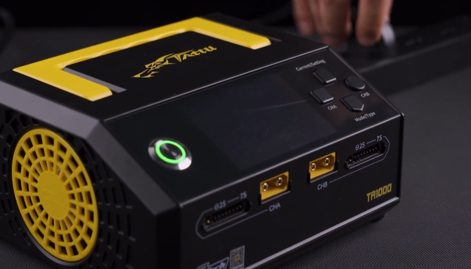 power on TA1000 LiPo Battery Charger
